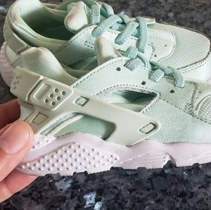 💚 Nike Kid's Huarache SE Run 9C Mint/White 💚